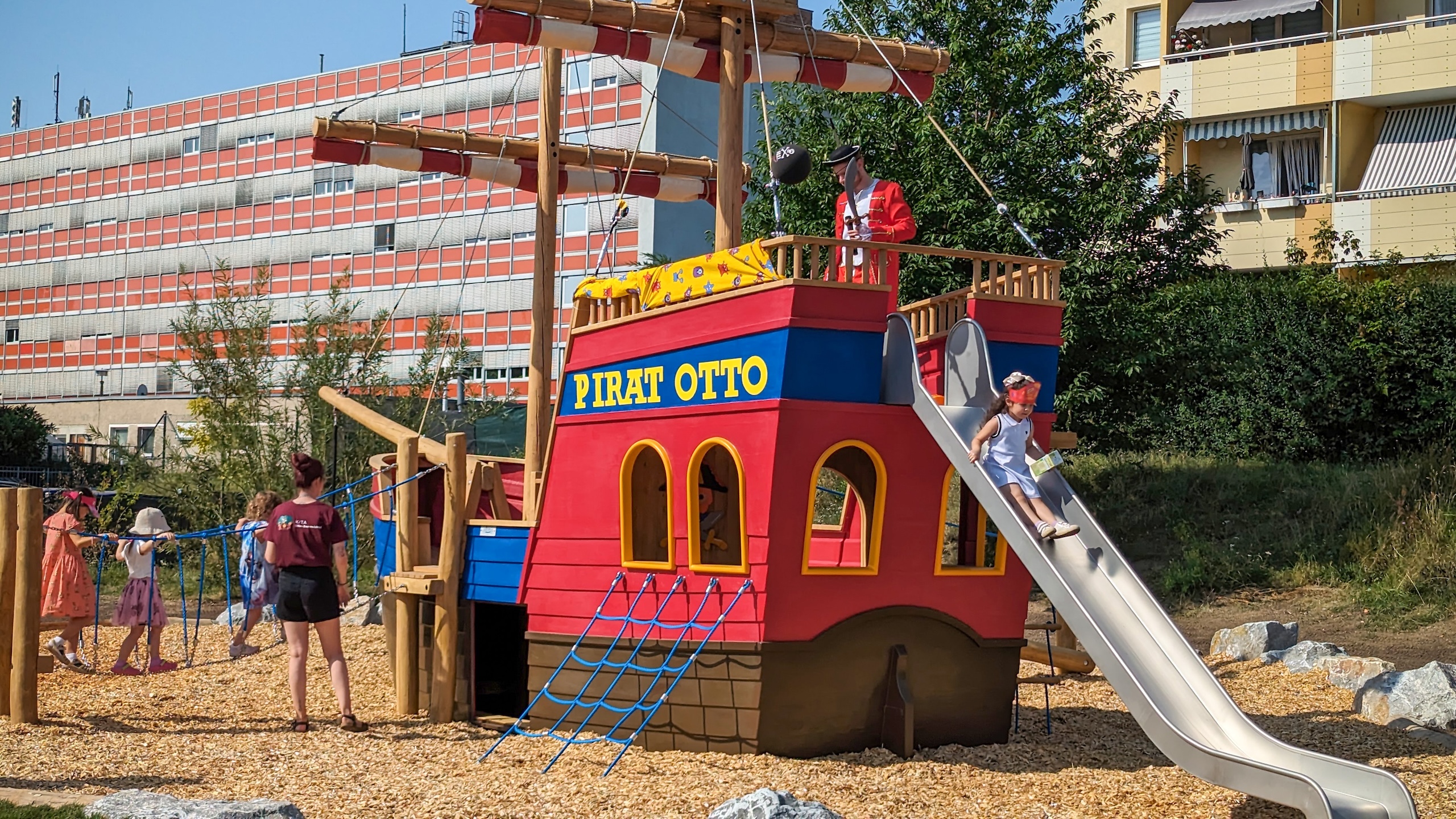 „Pirat Otto“ erobert den Garten der Kita Ottos Baumwichtel