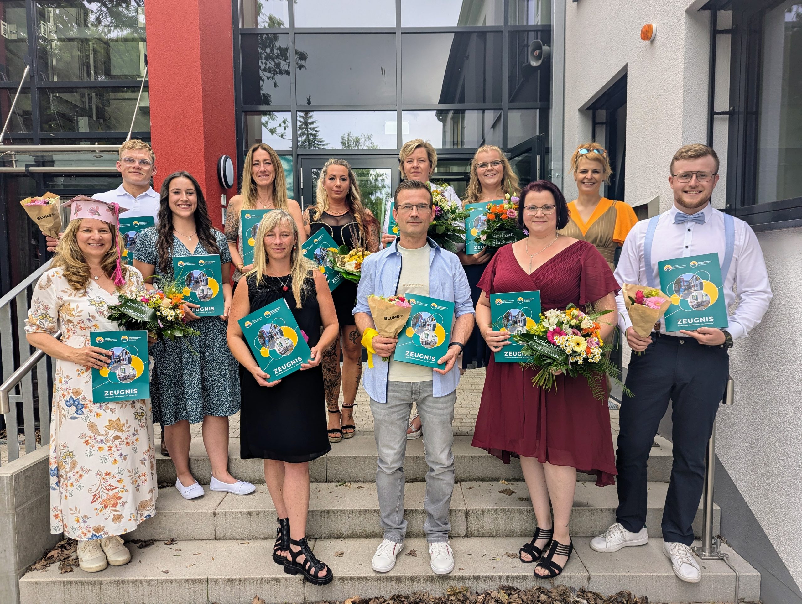 Feierlicher Abschluss im neuen Schulgebäude – 11 neue Erzieher*innen starten durch