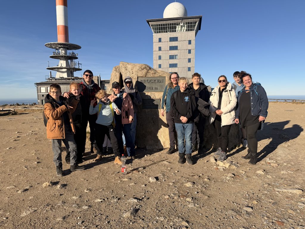 Gemeinsam auf den Brocken – Traditionelle Herbstwanderung der Stiftungsschule „Friedrike zu Anhalt“