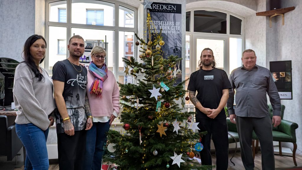 Der Wunschbaum im Salon Schönheitswahn – Herzenswünsche erfüllen und Kinderaugen zum Leuchten bringen