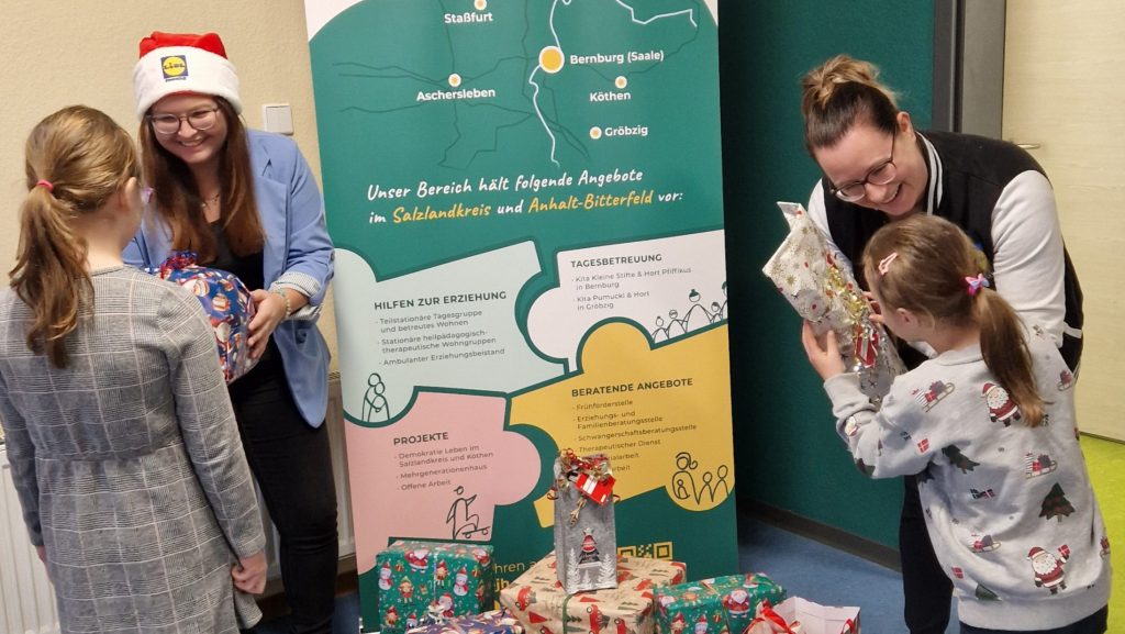 Wunschbaum-Wunder für unsere Wohngruppen: Lidl Bernburg erfüllt Weihnachtswünsche