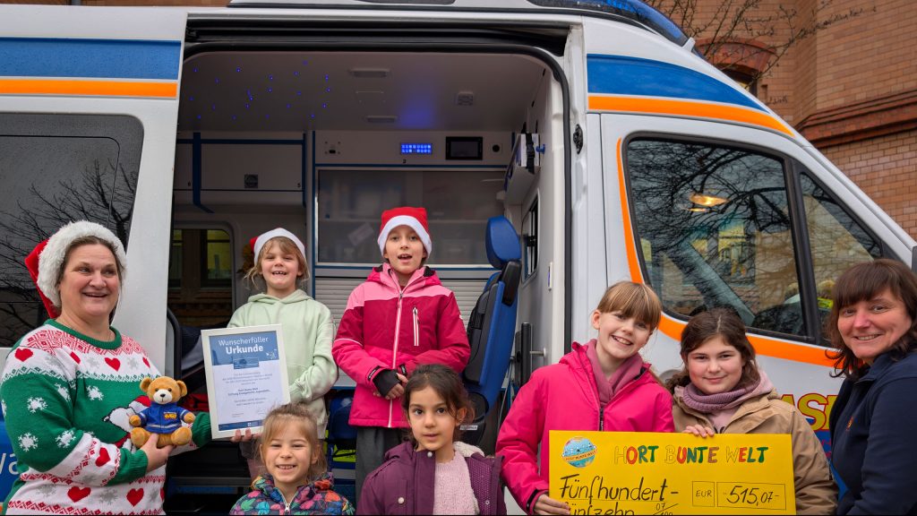Naschmarkt mit Herz: Hort Bunte Welt spendet für den ASB-Wünschewagen