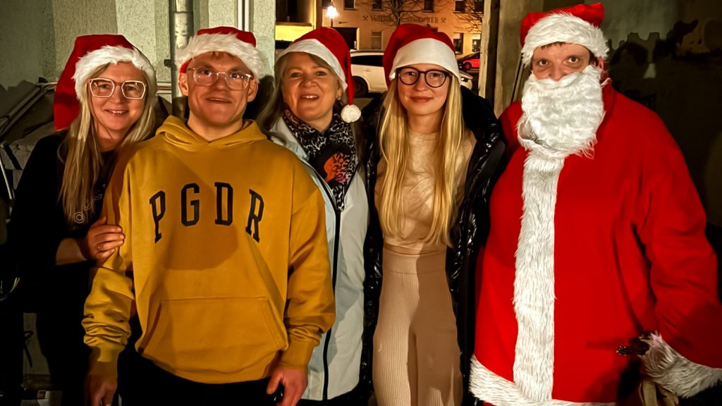 Jugendbeirat „Die Projektmacher“ der Wohngruppen organisieren besinnliche Hofweihnacht in Köthen