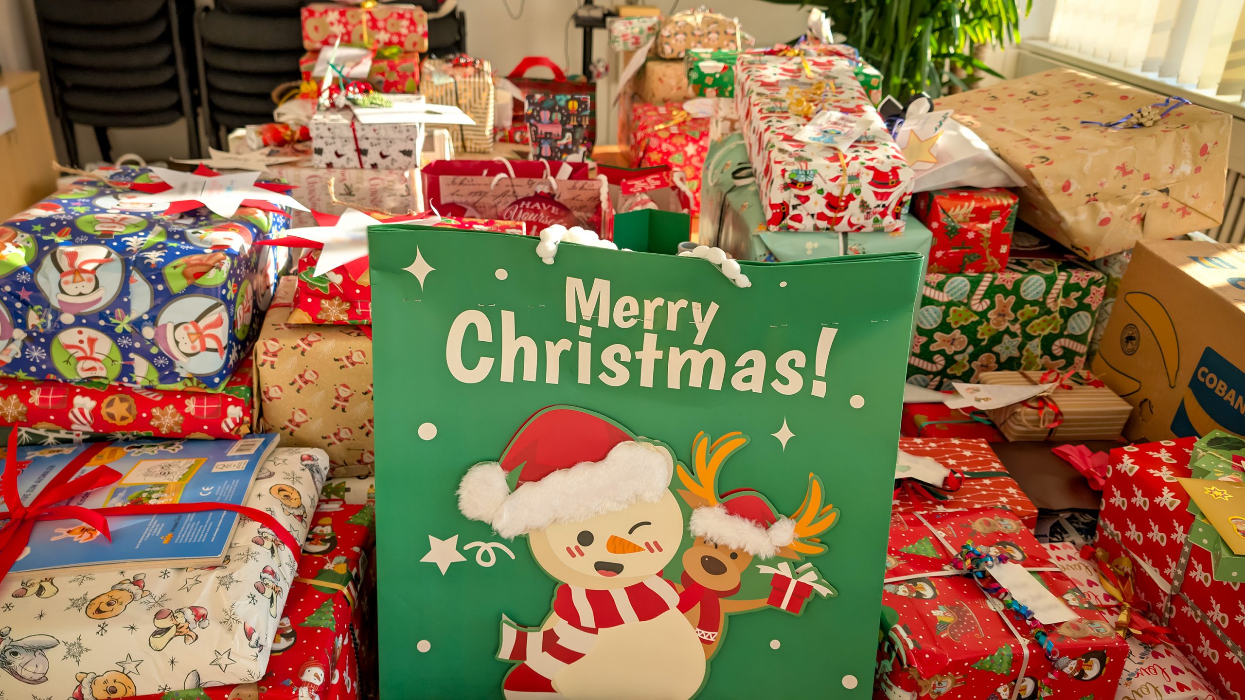 Weihnachtsgeschenke für die Kinder unseres Jugendhilfeverbunds: Danke an alle Spender*innen