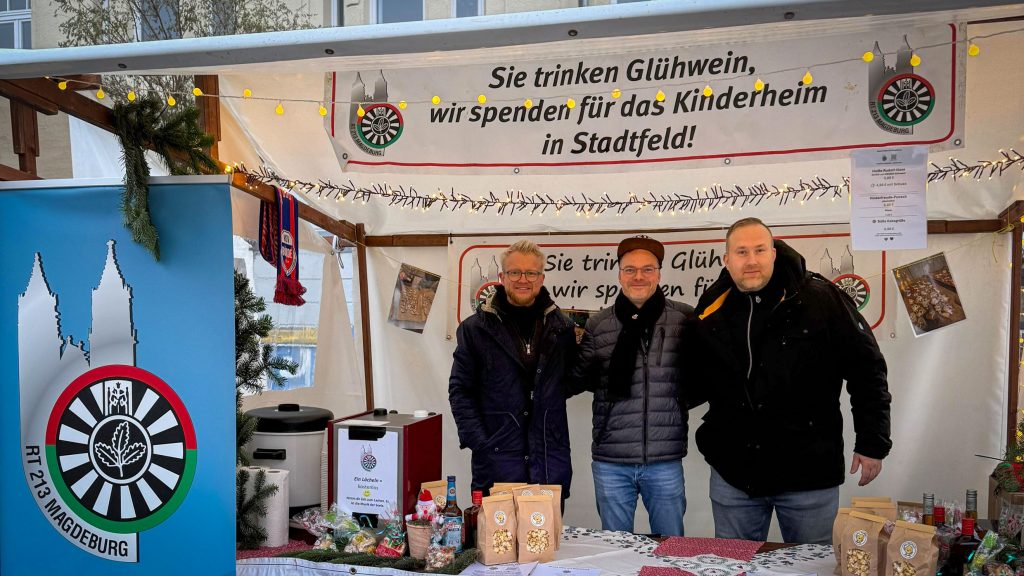 Für und mit den Kindern: Traditionelles Plätzchenbacken und Weihnachtsmarktaktion des Round Table Magdeburg 213