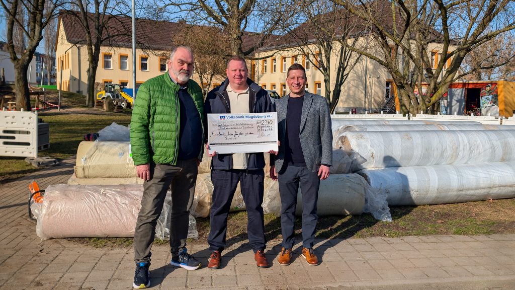Miteinander füreinander: Spendenscheckübergabe im Kinderheim „Erich-Weinert“