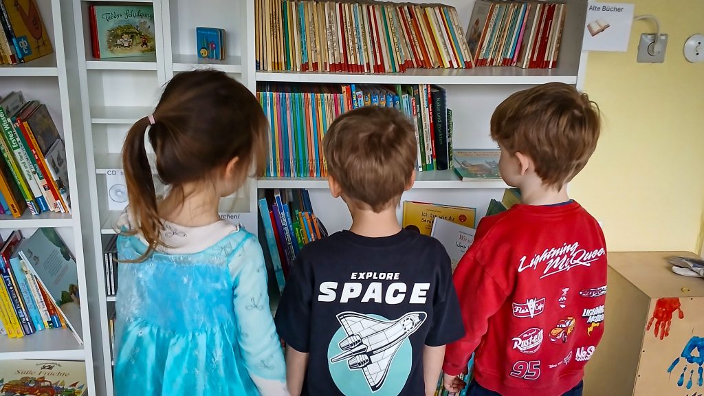 Ein Ort für Bildung und Geschichten: Kinderbibliothek in der Kita Klettermax eröffnet