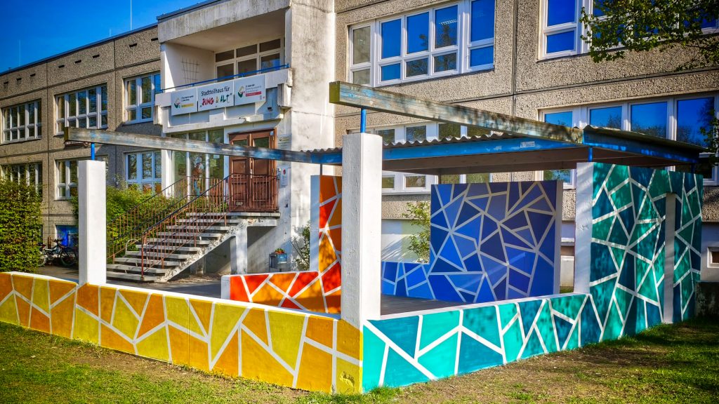 Unser Pavillon bekommt Farbe – die Heinrich-Rau-Straße in Bernburg wird bunt