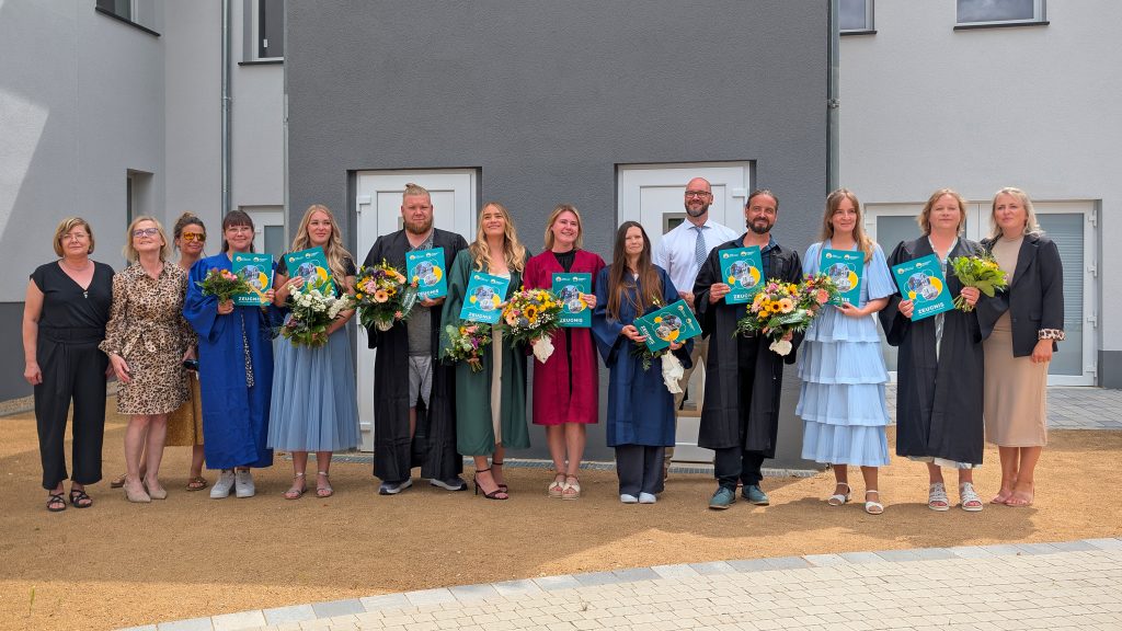 Feierlicher Abschluss an der Stiftungsfachschule: Neun neue Erzieher*innen starten ins Berufsleben